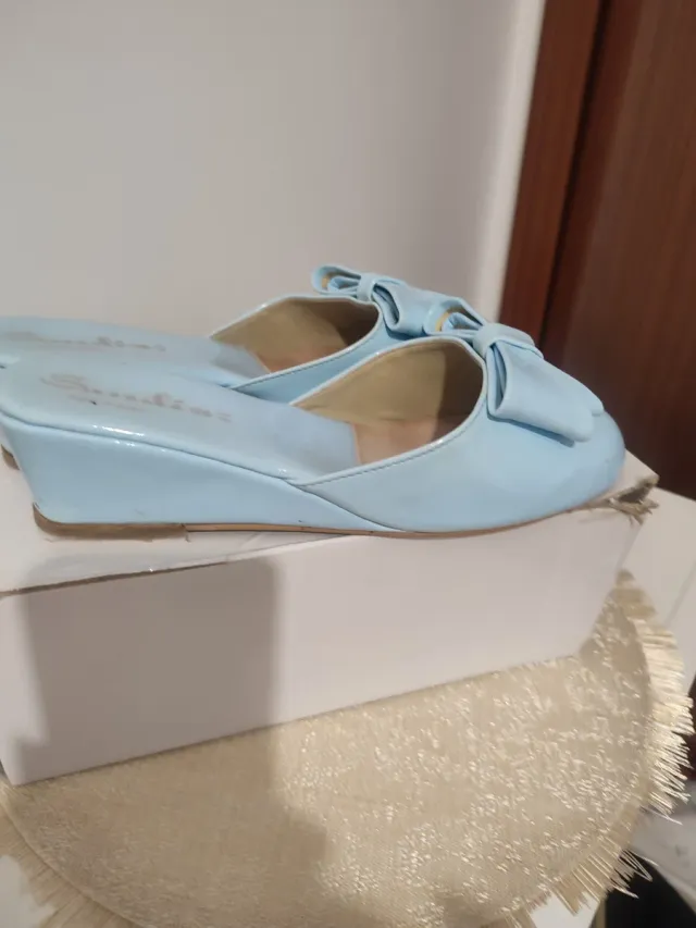 Zapatillas Sandia charol lazo azul