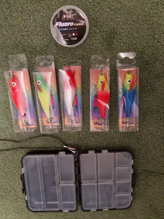 Pack pesca 5 señuelos,caja y sedal.