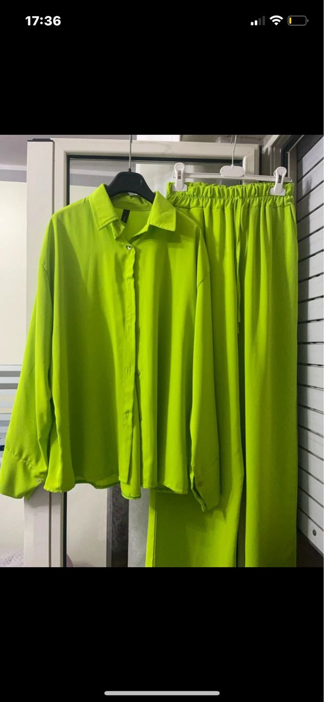 Completo donna camicia e pantalone a zampa