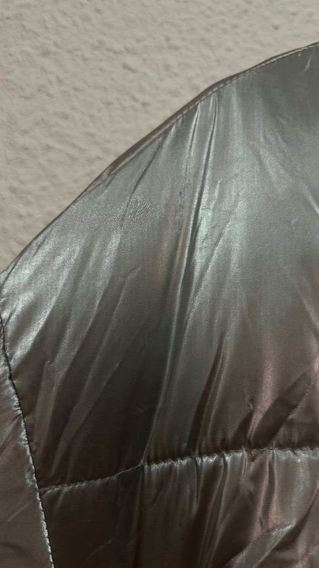 Chaqueta Bershka plateada acolchada