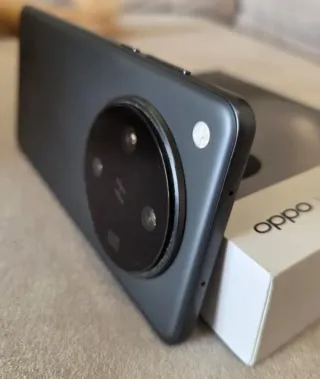 Oppo Find X8 Pro 16/512 + 4 cover + caricabatterie da 80W