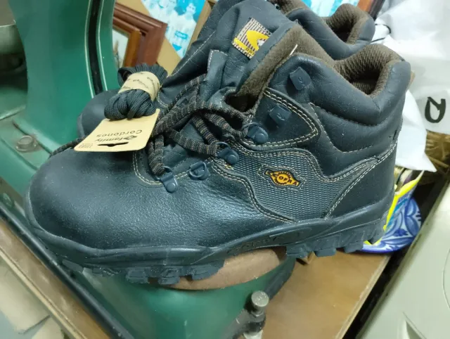 Botas de seguridad negras talla 42 COFRA
