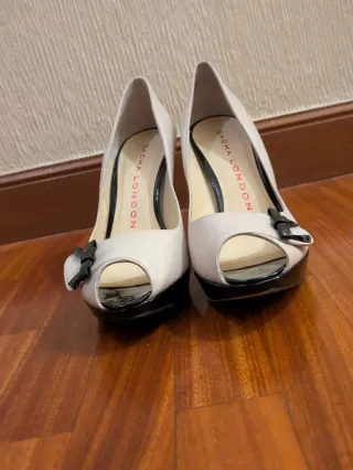 Peep toes Sacha London piel beige y negro