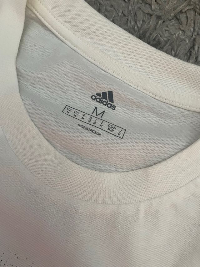 Lote Camisetas Adidas Blanca y Negra.