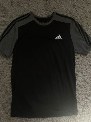 Lote Camisetas Adidas Blanca y Negra.   