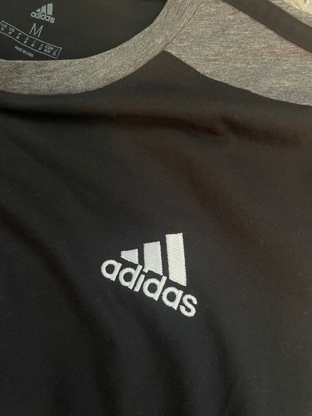 Lote Camisetas Adidas Blanca y Negra.