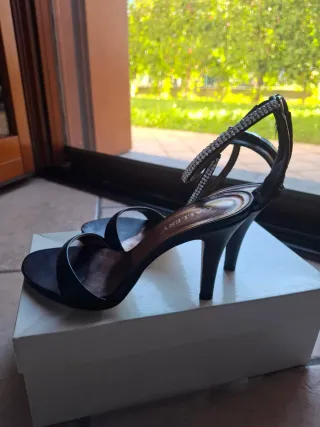 Sandali Gallery pelle vera con strass n.37 nuovi