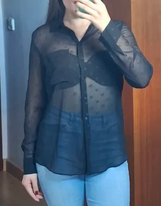 Camisa negra transparente con puntitos