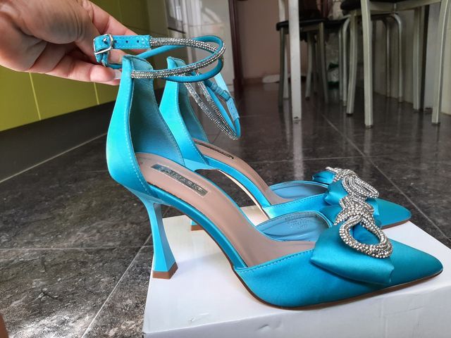 Zapatos de tacón Primark azules con pedrería