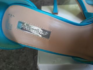 Zapatos de tacón Primark azules con pedrería