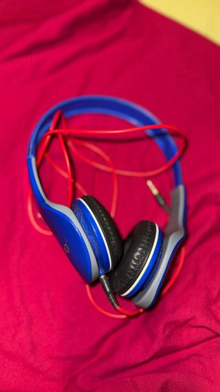 Cuffie Linq con cavo removibile blu e rosse