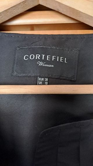 Blusa estilo chaleco negro Cortefiel