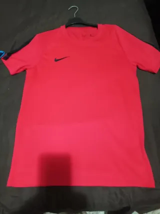 Camiseta Nike Roja y azul 