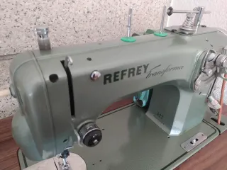 Máquina de coser Refrey Transforma 427 Automática