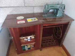 Máquina de coser Refrey Transforma 427 Automática