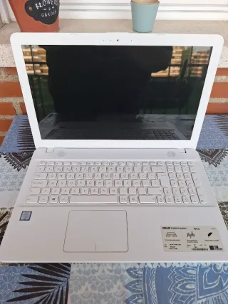 ASUS F541U i3 15.6 1TB HDD 4GB RAM