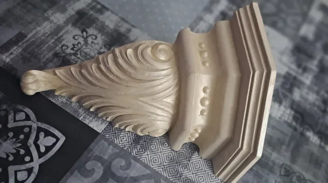 Figura decorativa beige