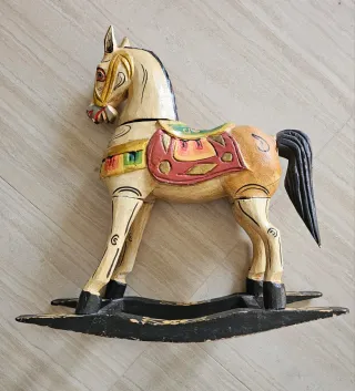 CABALLO BALANCIN DE MADERA PINTADA