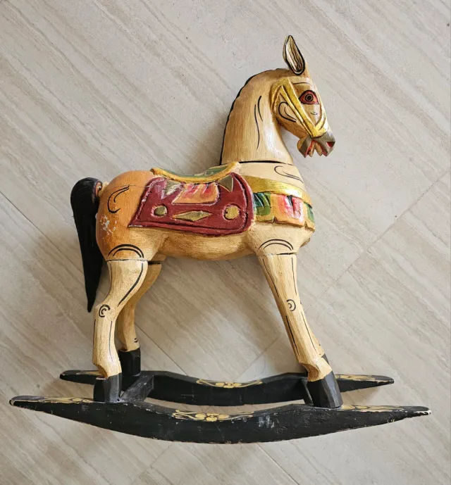 CABALLO BALANCIN DE MADERA PINTADA