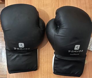 Punchball de boxeo ajustable con guantes