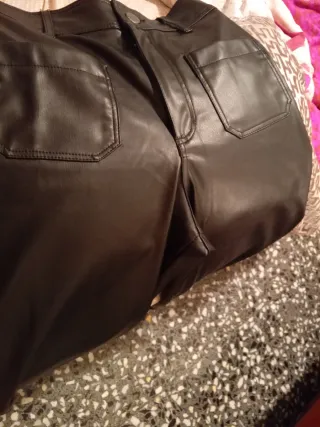 Pantalones de cuero negro