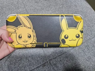 Nintendo Switch Lite giallo.

Include giochi.