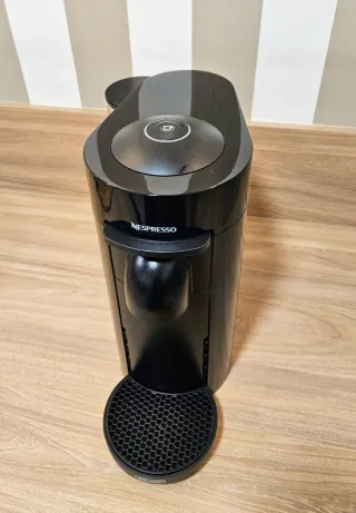 Cafetera Nespresso Vertuo Plus Negra