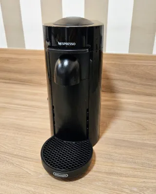 Cafetera Nespresso Vertuo Plus Negra