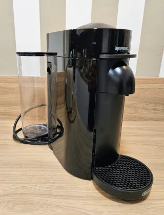 Cafetera Nespresso Vertuo Plus Negra