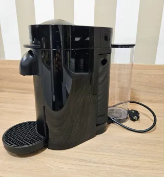 Cafetera Nespresso Vertuo Plus Negra