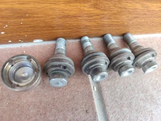 Juego tornillos antirrobo coche
