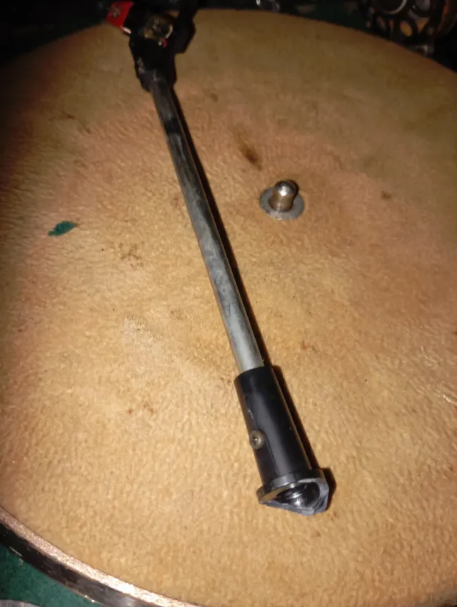 Gramófono antiguo por restaurar.