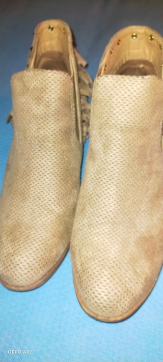 Stivaletti beige con frange n 40