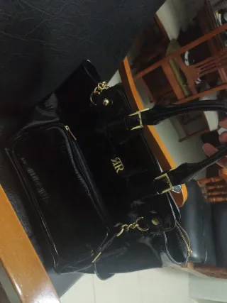 Bolso negro charol