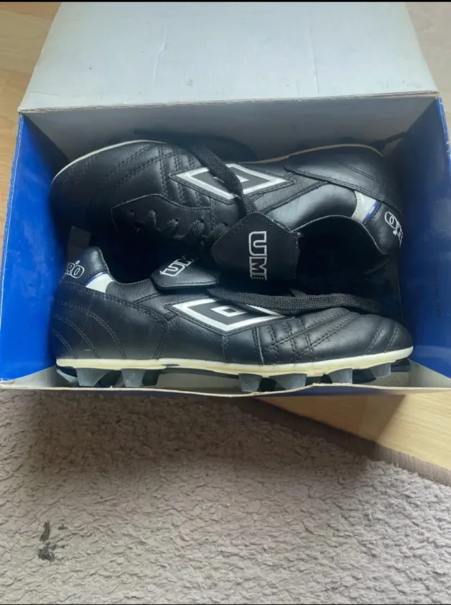 Botas de fútbol Umbro speciali talla 41 estrenar