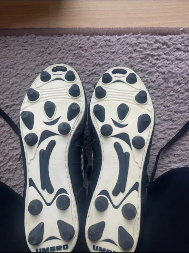 Botas de fútbol Umbro speciali talla 41 estrenar