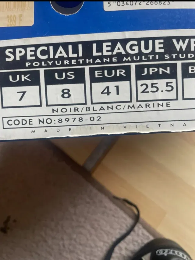 Botas de fútbol Umbro speciali talla 41 estrenar