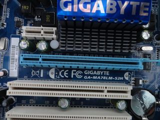 Placa base AM3+ AMD Athlon II x2 250 GA-MA78LM-S2H
