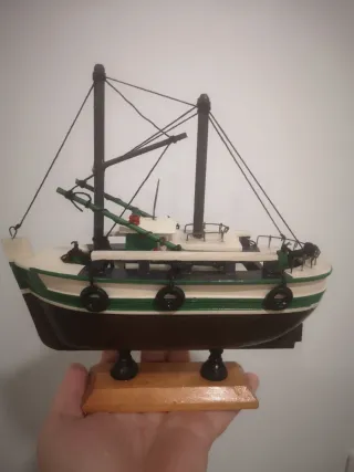 Maqueta de barco pesquero