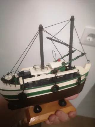 Maqueta de barco pesquero