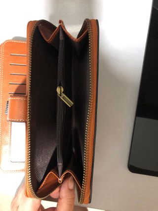 Cartera de mano marrón