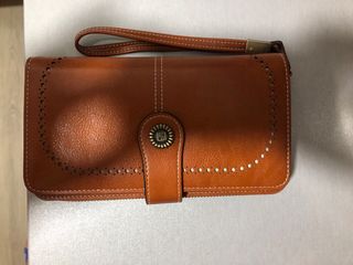 Cartera de mano marrón