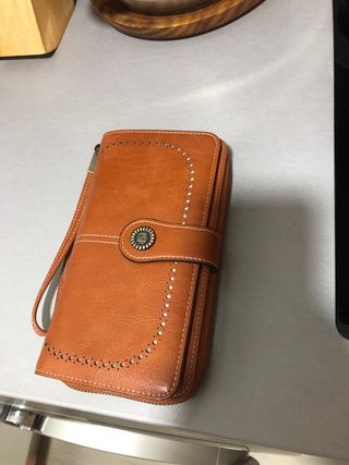 Cartera de mano marrón