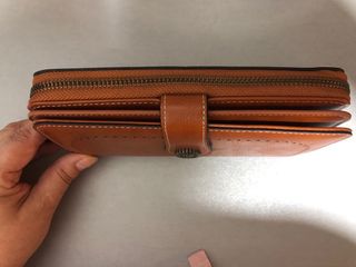 Cartera de mano marrón