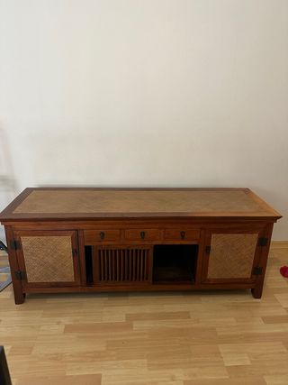 Aparador de madera y bambú