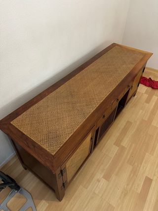Aparador de madera y bambú