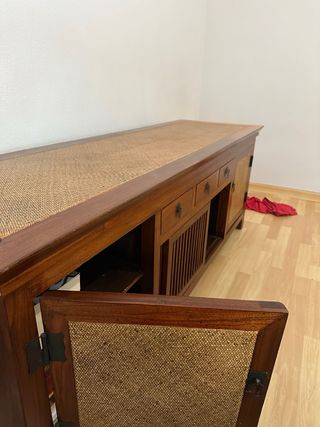 Aparador de madera y bambú