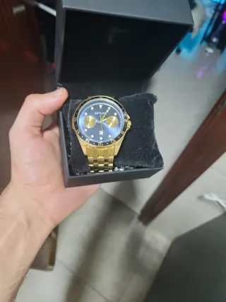 Reloj SKYLINE Dorado con Caja