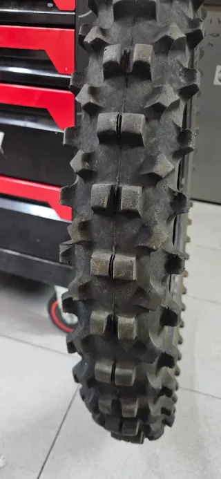 Neumático Mitas 90/100 R21 equivalente 90/90r21