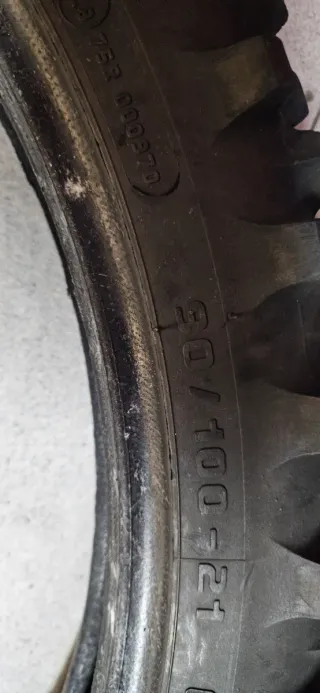 Neumático Mitas 90/100 R21 equivalente 90/90r21